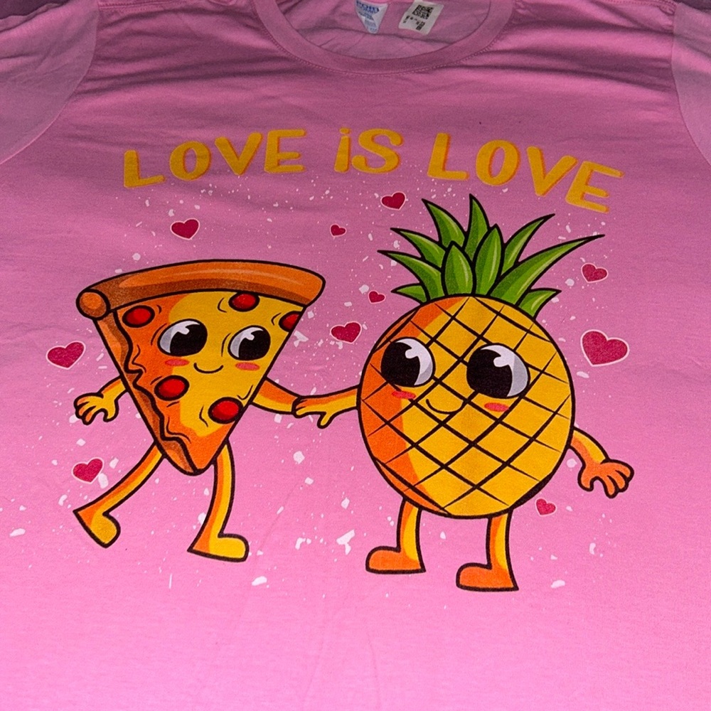 ❤️LOVE IS LOVE❤️ Valentines Day T-shirt